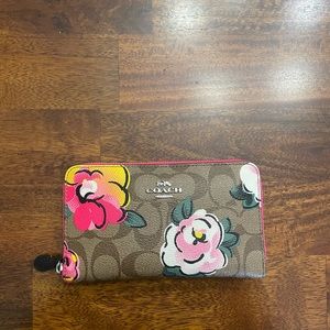 Floral coach wallet. Good condition